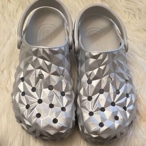 CROCS Silver Geometric Water Shoes